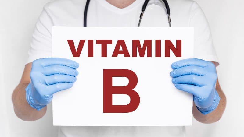 vitamín B the male doctor holding a card with vitamin b text, medical conc